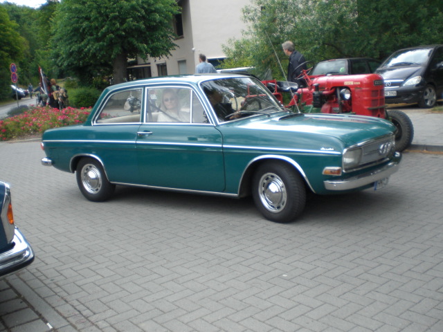 Audi 60: 10 фото