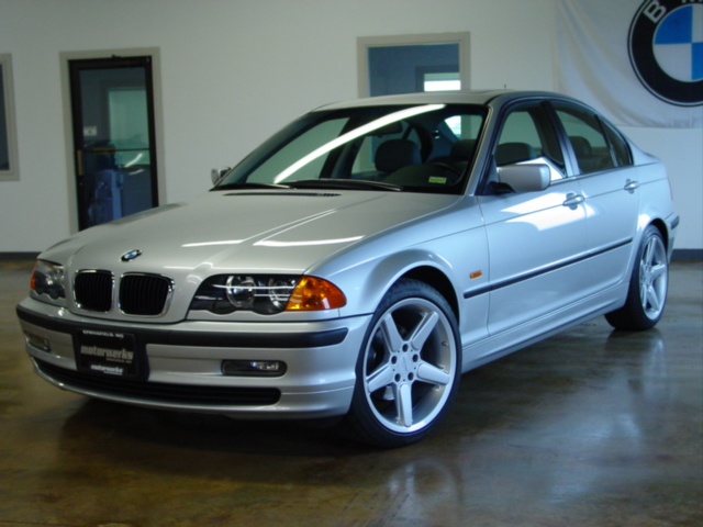 BMW 323i: 7 фото