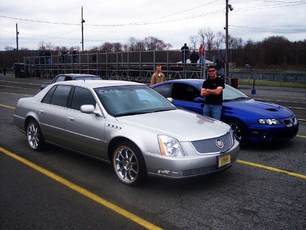 Cadillac DTS: 2 фото