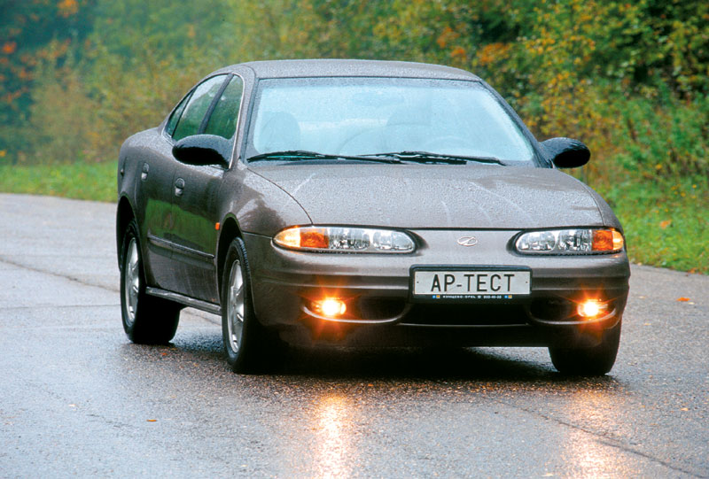 Chevrolet Alero: 9 фото