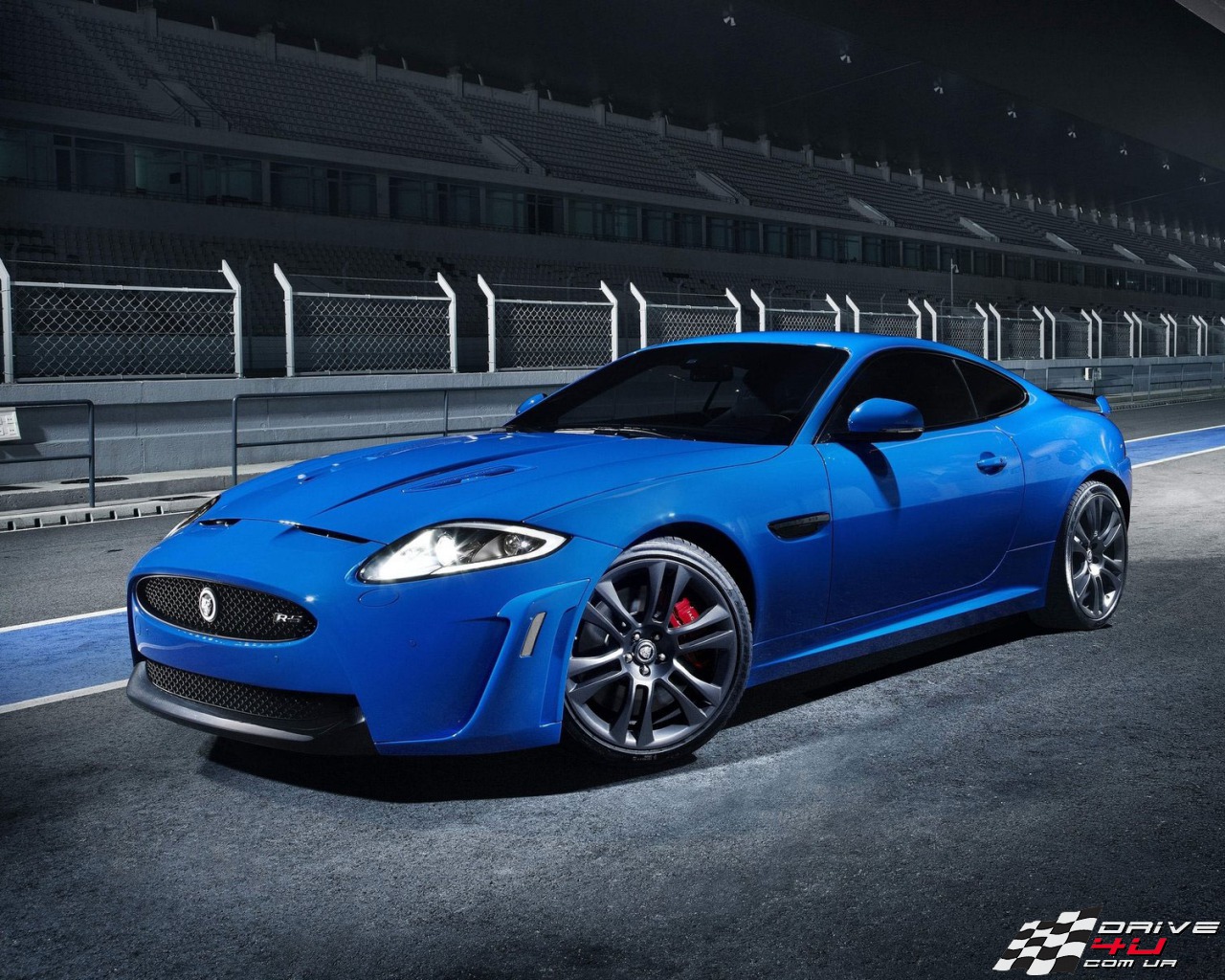 Jaguar XKR-S: 10 фото