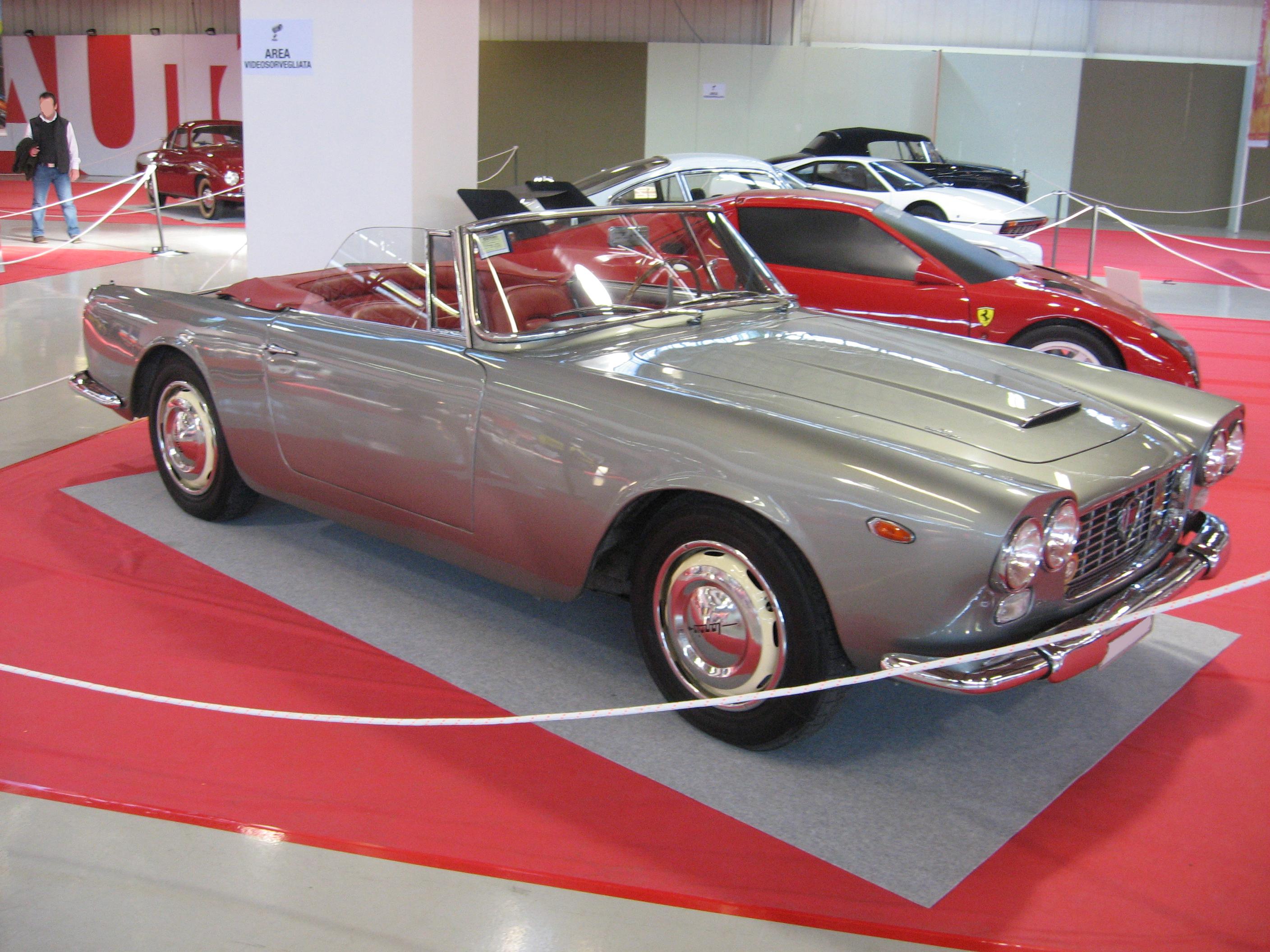 Lancia Flaminia: 2 фото