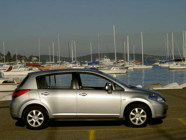 Nissan Tiida: 2 фото