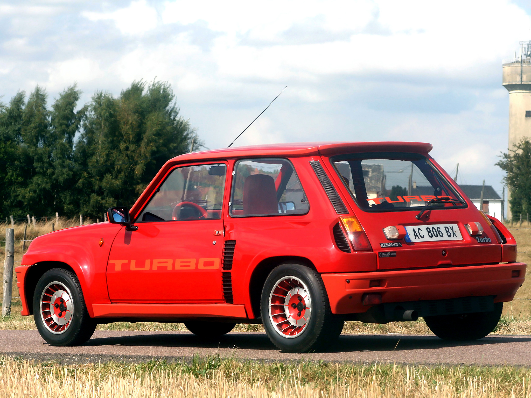 Renault 5: 9 фото