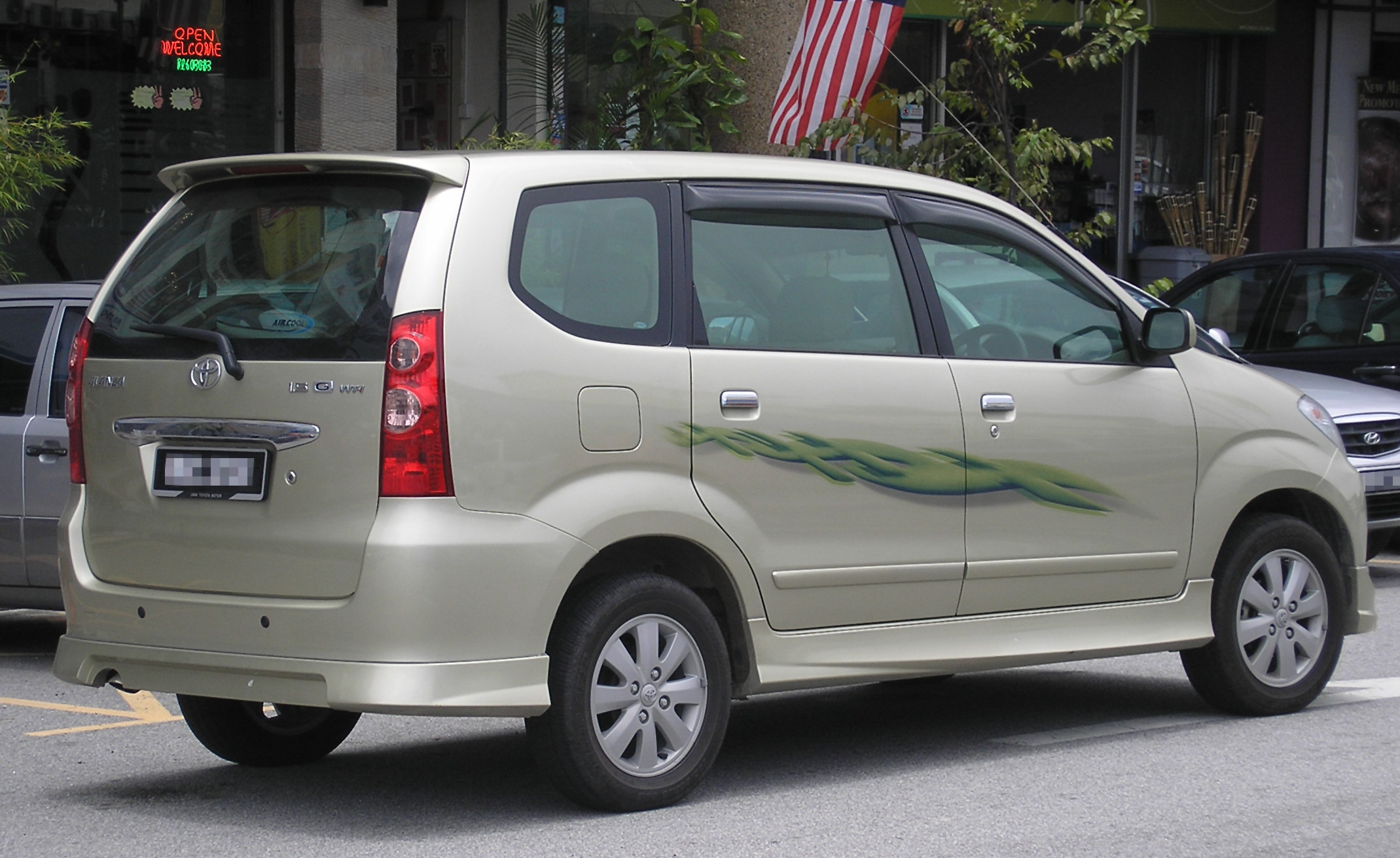 Toyota Avanza: 6 фото