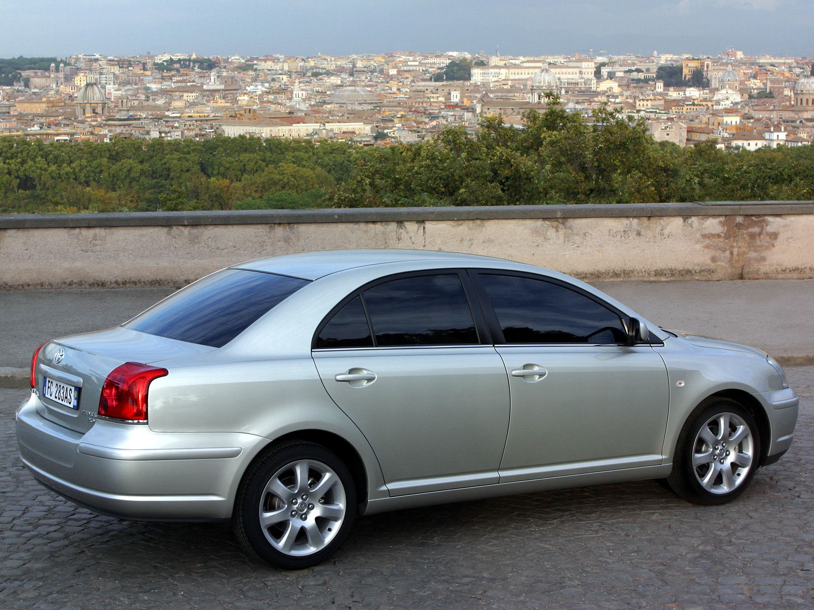 Toyota Avensis: 9 фото