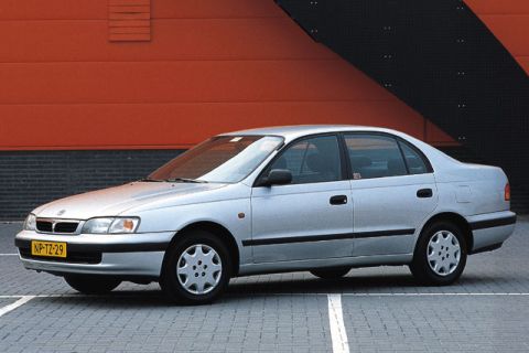 Toyota Carina E: 4 фото