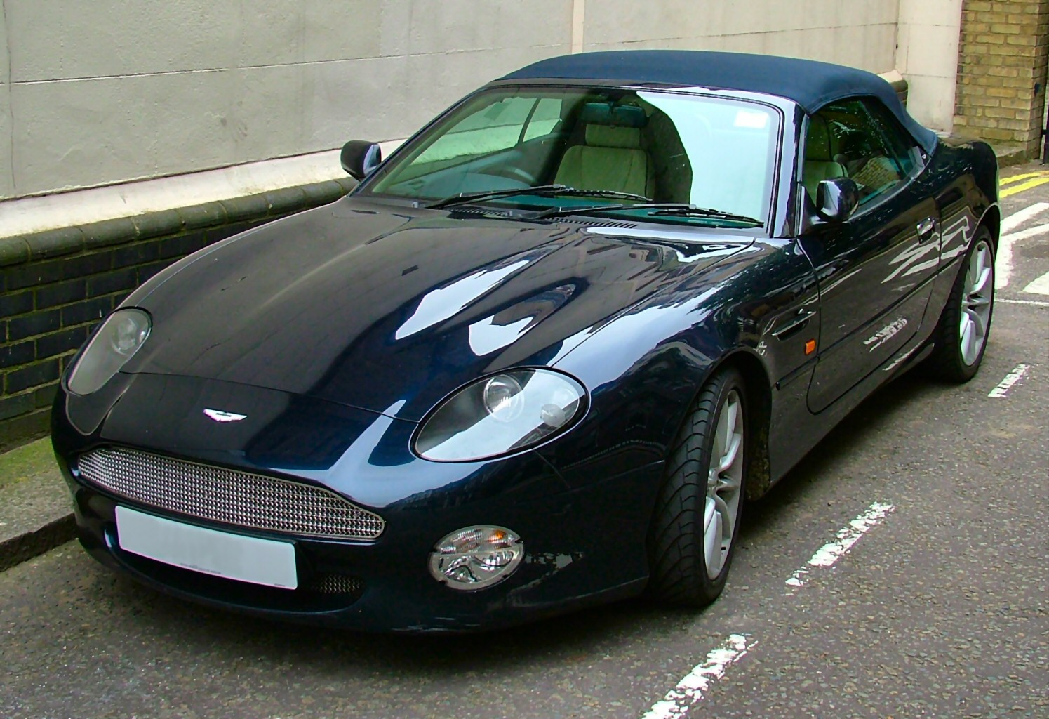 Aston Martin DB7 Vantage: 3 фото