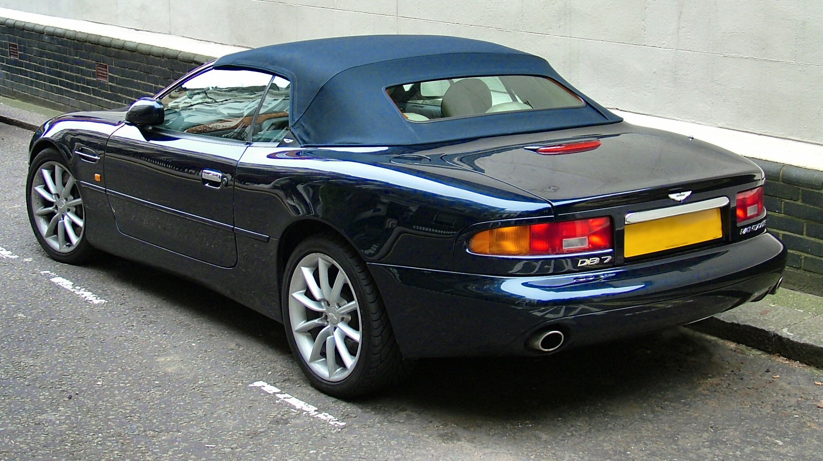 Aston Martin DB7 Volante: 7 фото