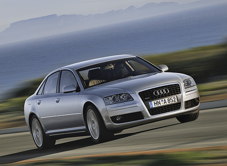 Audi A8 D3: 2 фото