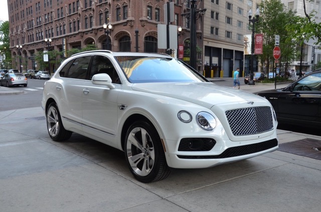 Bentley Bentayga - цена имеет значение: 12 фото