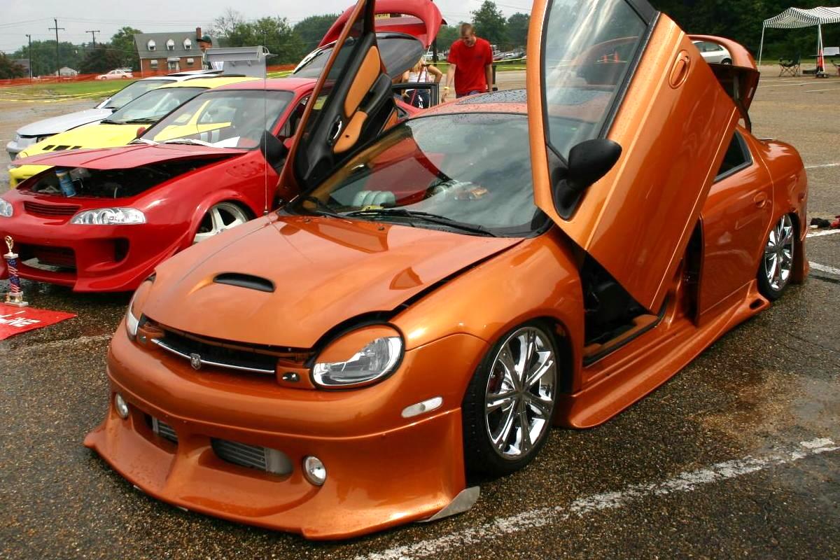 Dodge Neon: 3 фото