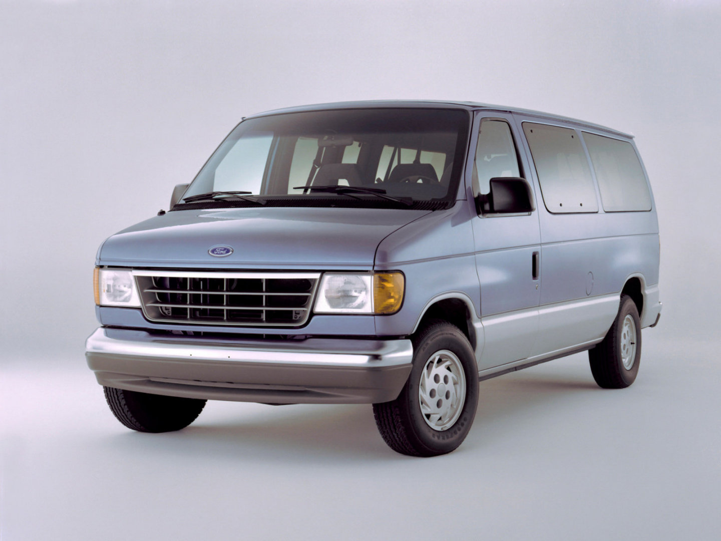 Ford Econoline: 5 фото