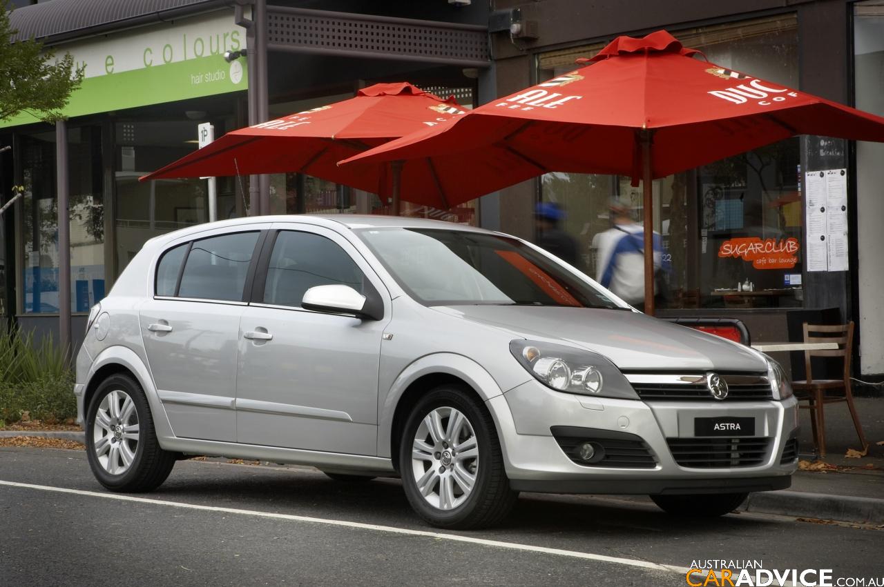 Holden Astra: 12 фото