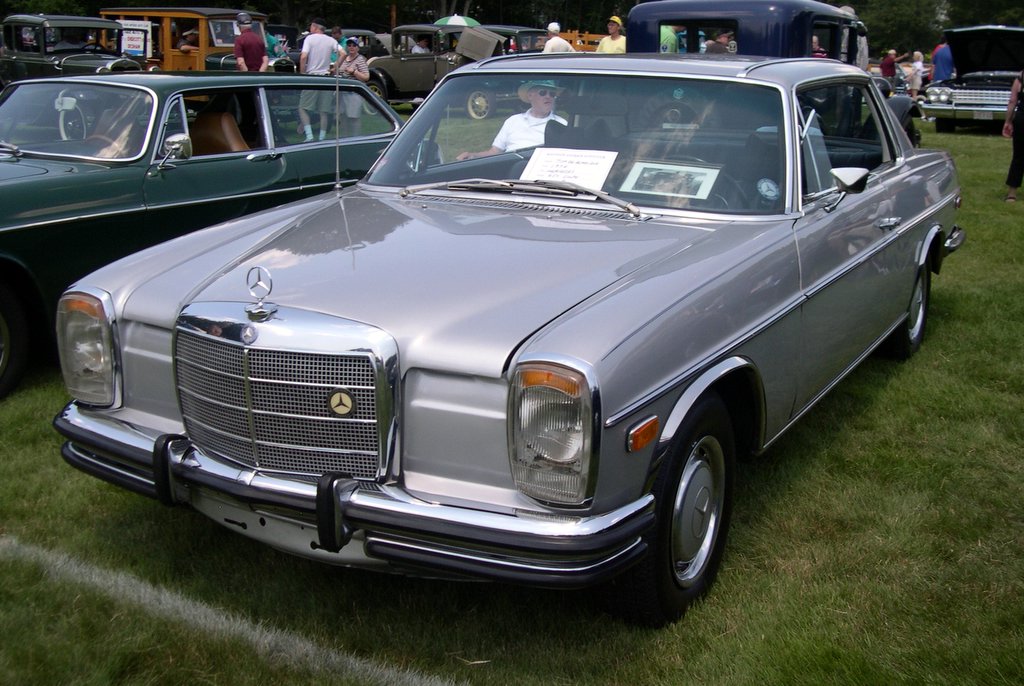 Mercedes W114: 9 фото