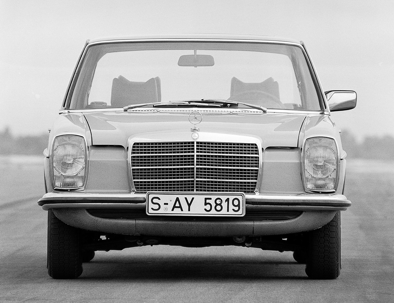 Mercedes W114: 11 фото