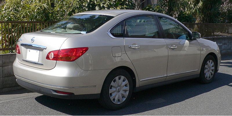 Nissan Bluebird Sylphy: 3 фото