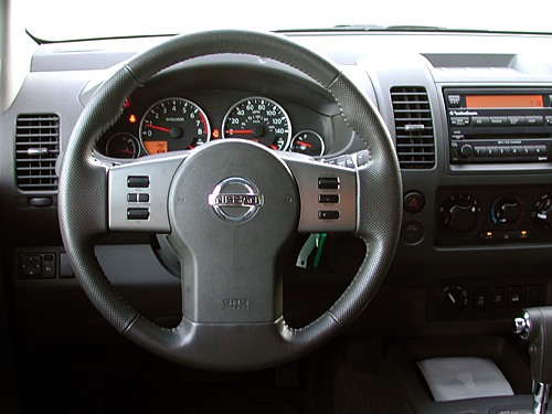 Nissan Frontier I: 05 фото