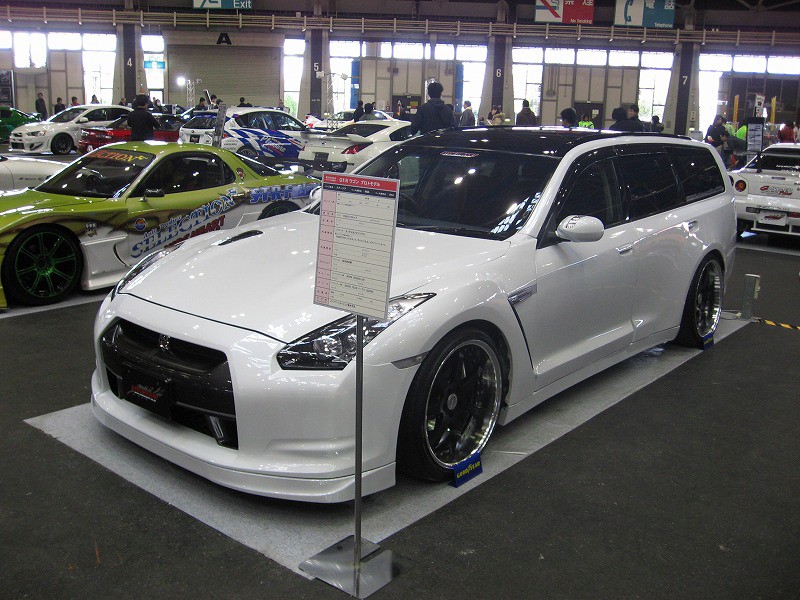 Nissan GT-R: 12 фото