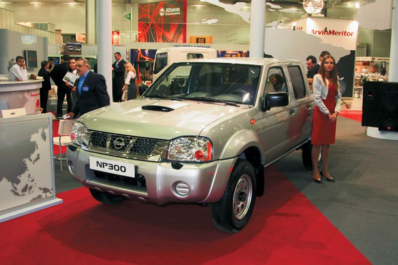 Nissan NP300: 10 фото