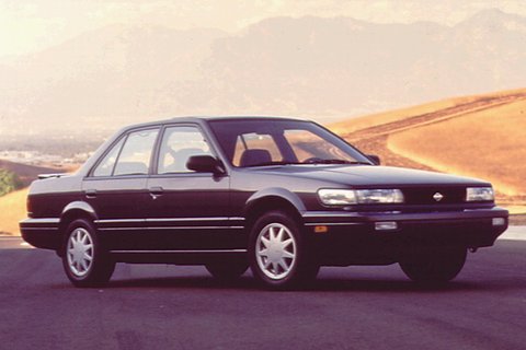 Nissan Stanza: 3 фото