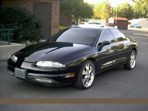 Oldsmobile Aurora: 2 фото