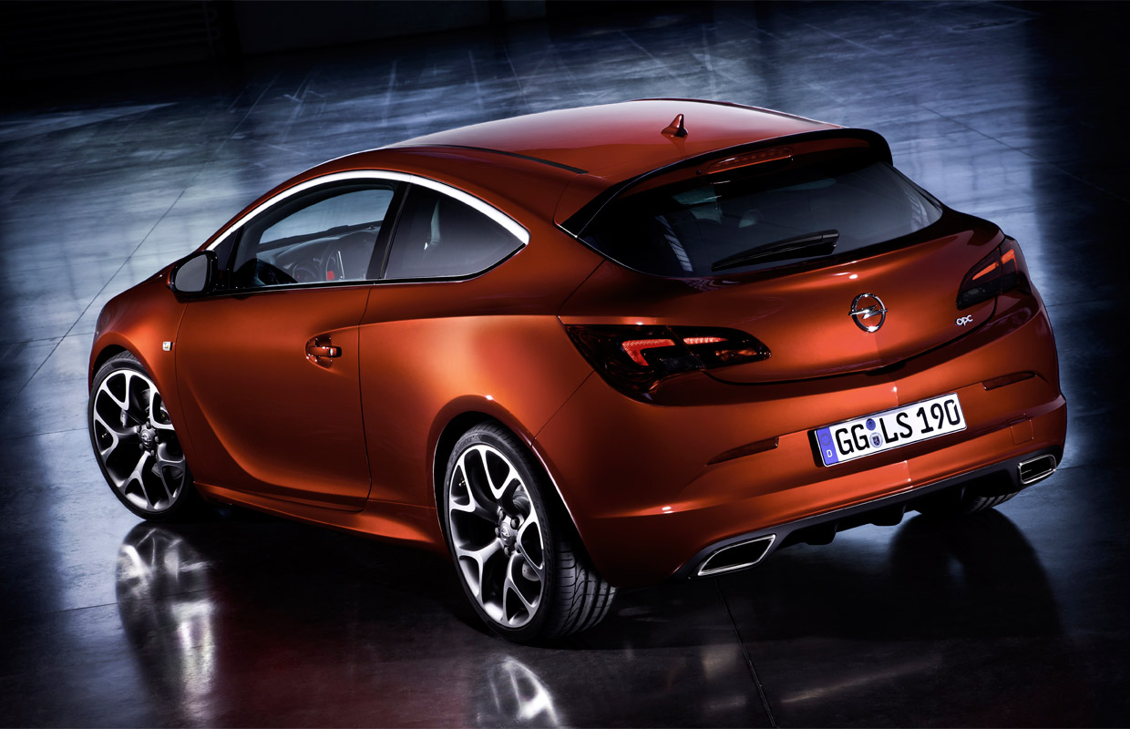 Opel Astra GTC: 06 фото