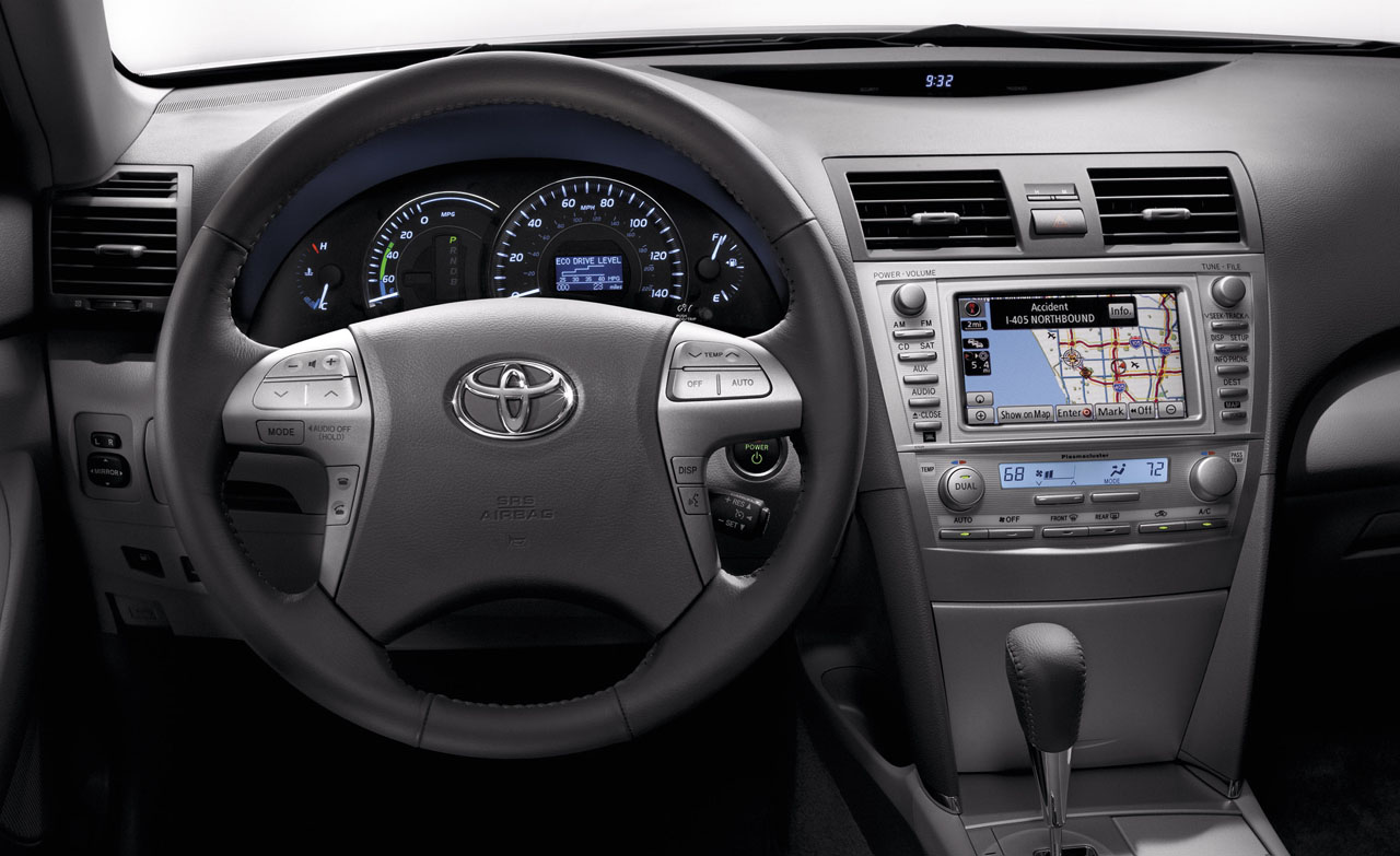 Toyota Camry: 4 фото