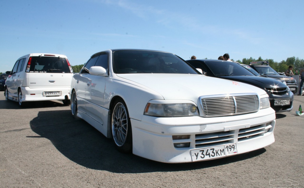 Toyota Crown S140: 5 фото