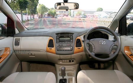 Toyota Innova: 10 фото