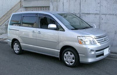 Toyota Noah: 1 фото