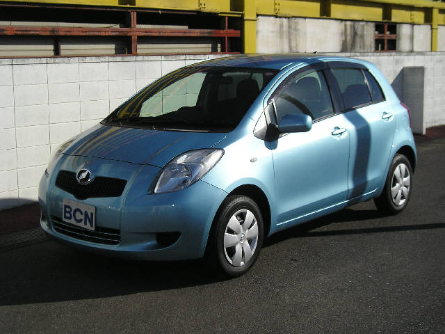 Toyota Vitz: 12 фото