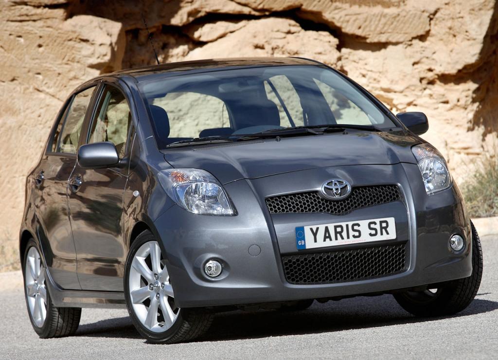 Toyota Yaris: 5 фото